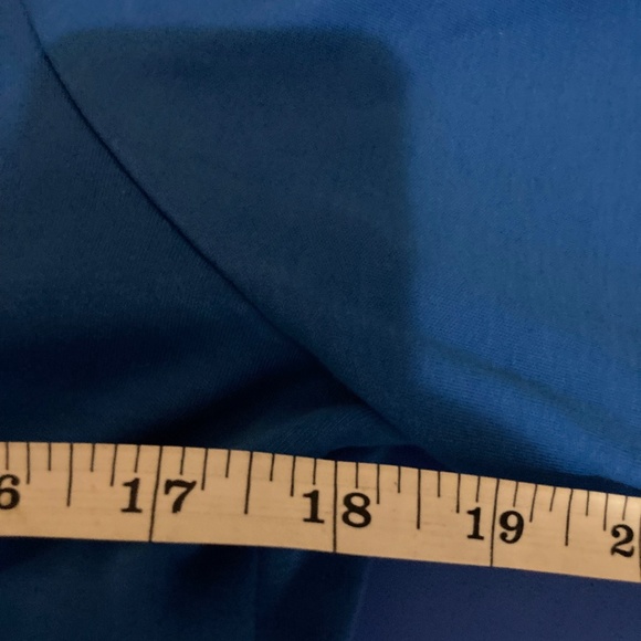 LL Bean Women’s Royal Blue V-Neck Top - Picture 3 of 3